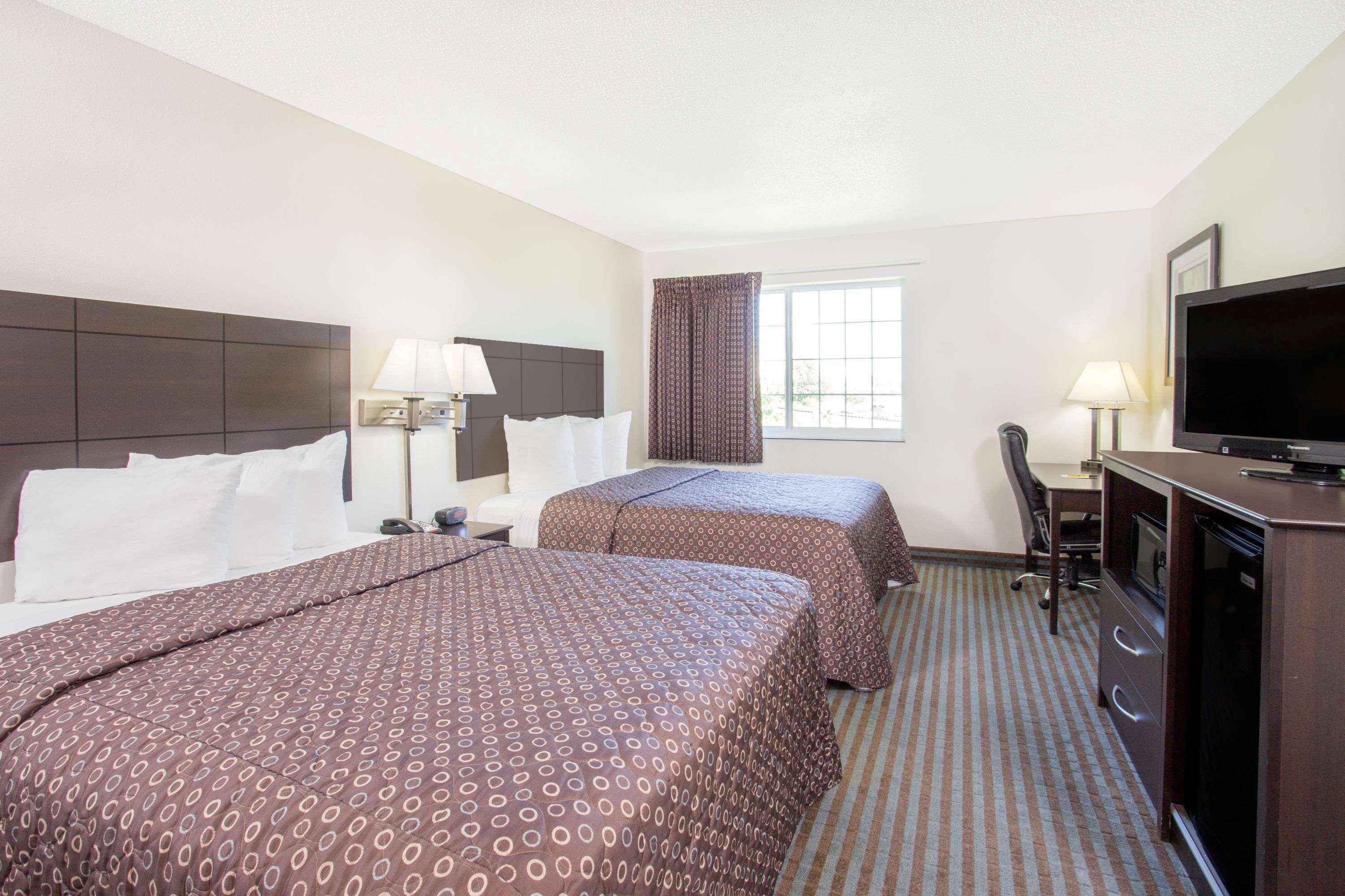 Super 8 By Wyndham Cedar Falls Exterior foto